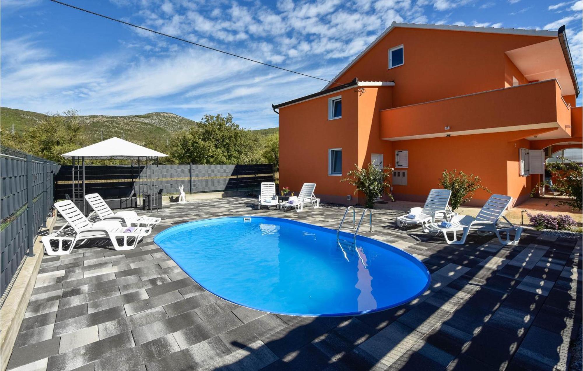 Casa vacanze Gorgeous In With Kitchen Dugopolje